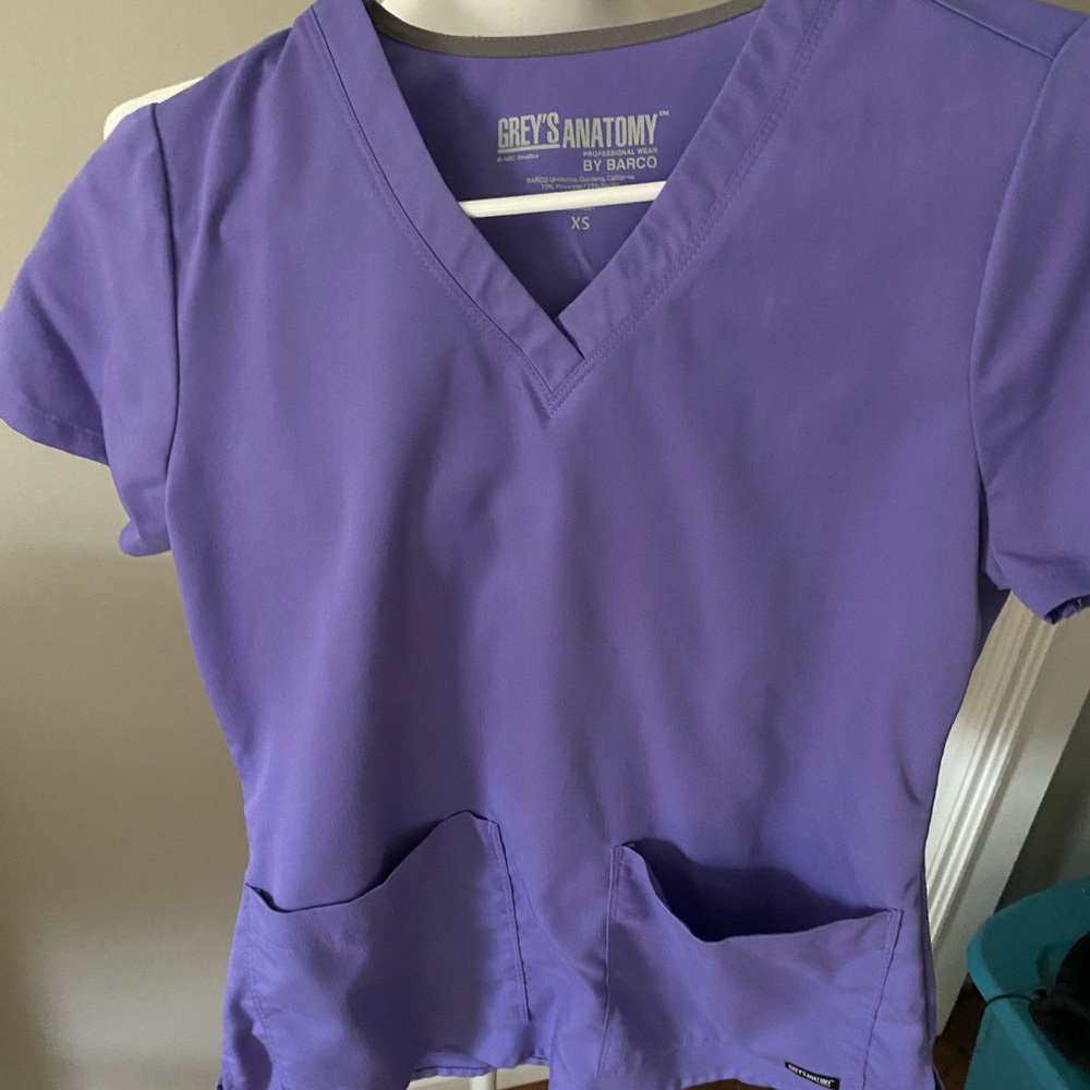 GREYS ANATOMY SCRUB TOP